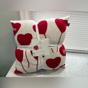 DOCOFIL Red Heart Accent Pillow